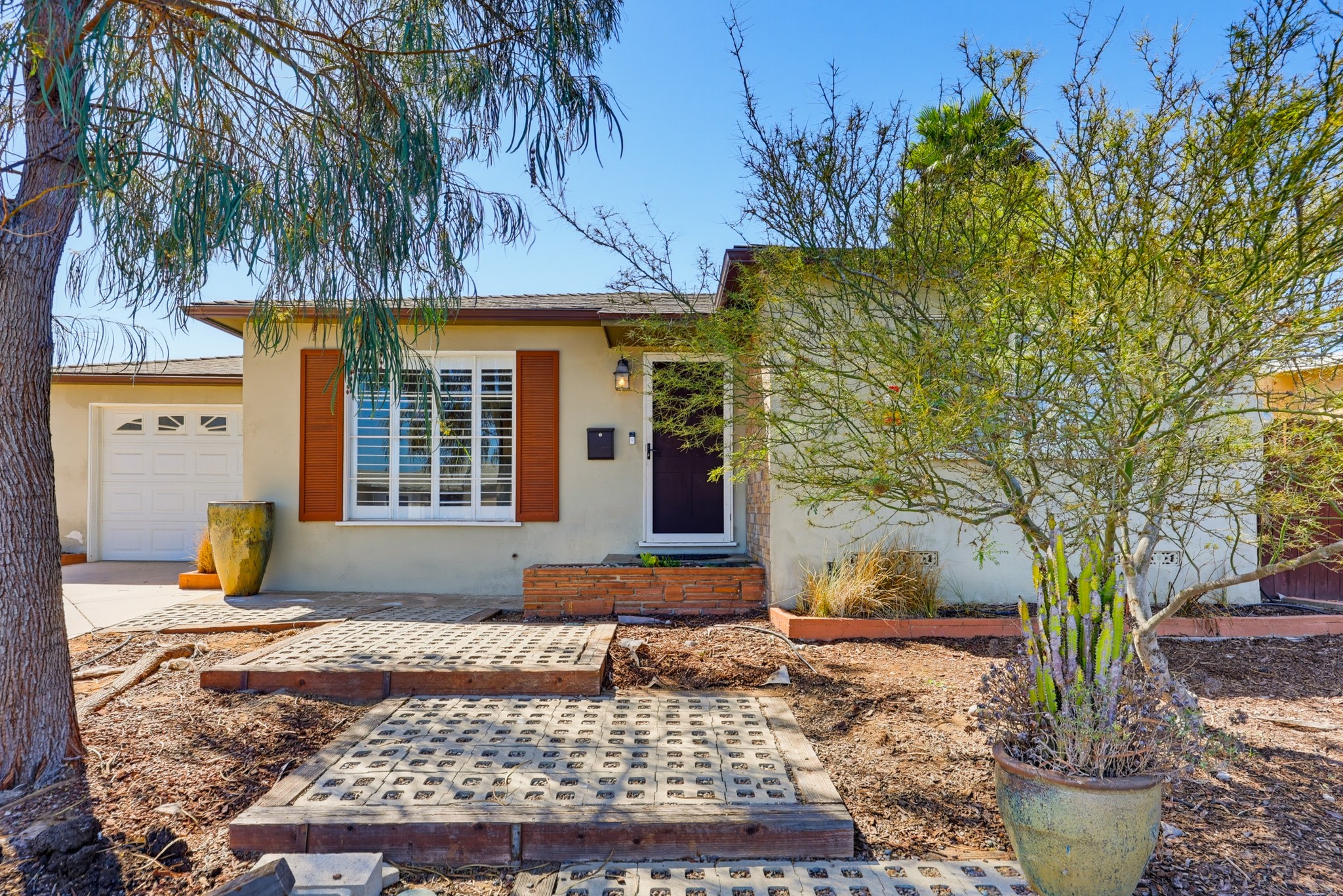 Virtual tour photo 5 of 51 for 4044 Vista Grande Dr