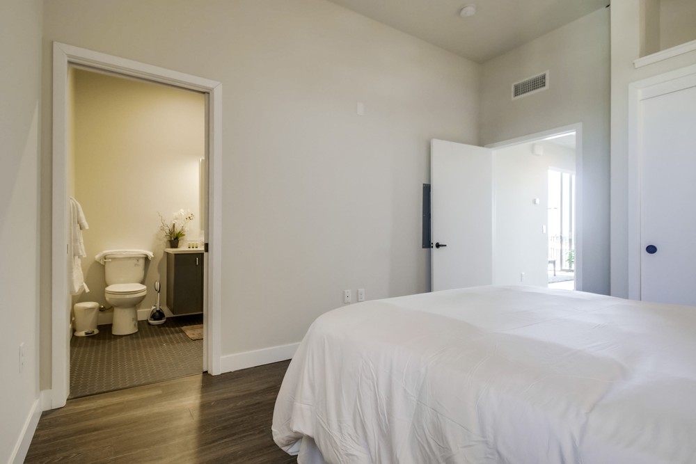 Virtual tour photo 21 of 33 for 4045 30th St #10