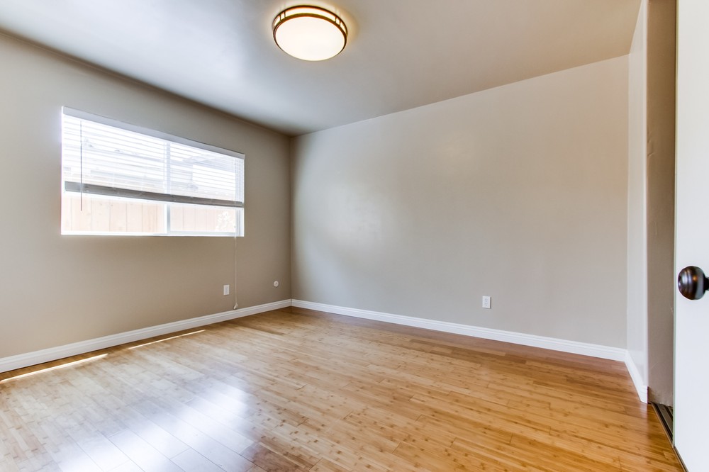 Virtual tour photo 25 of 27 for 4045 Illinois Street #3