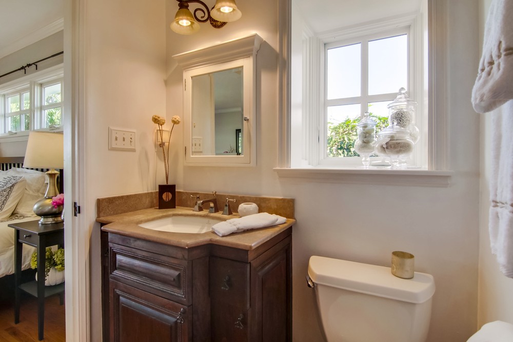 Virtual tour photo 35 of 48 for 4045 Narragansett Ave