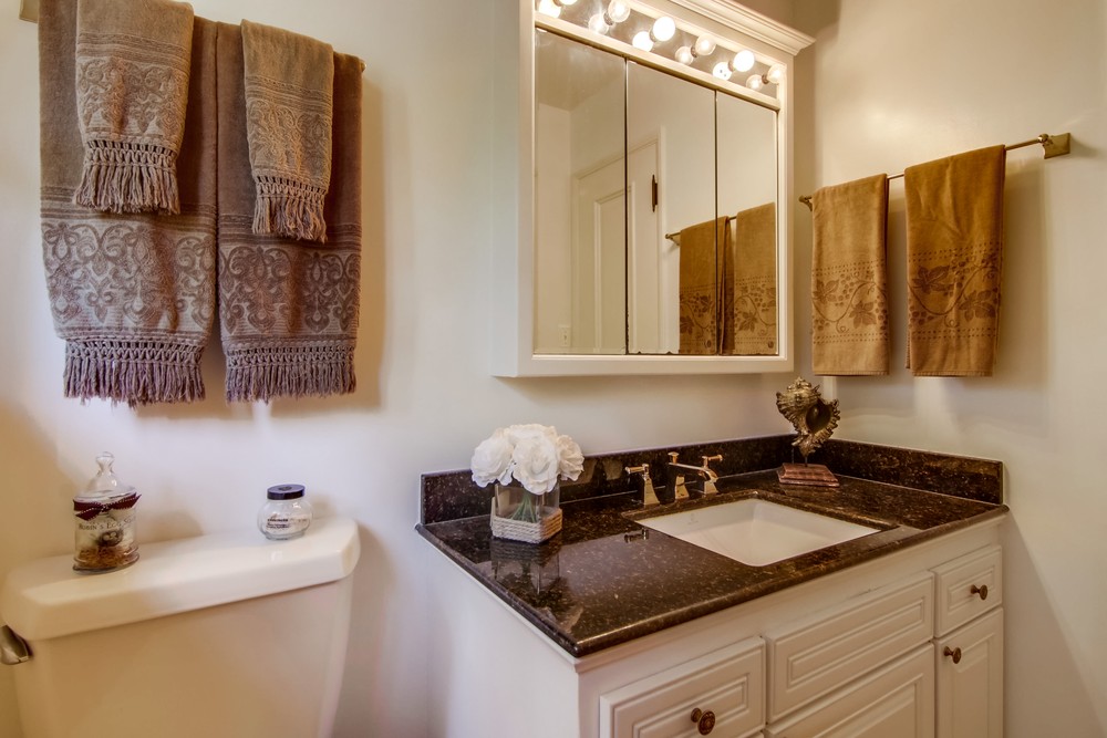 Virtual tour photo 41 of 48 for 4045 Narragansett Ave