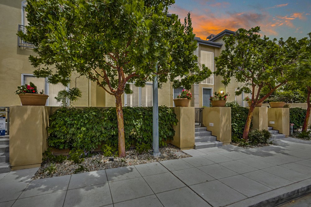 Virtual tour photo 1 of 51 for 4047 1st Ave