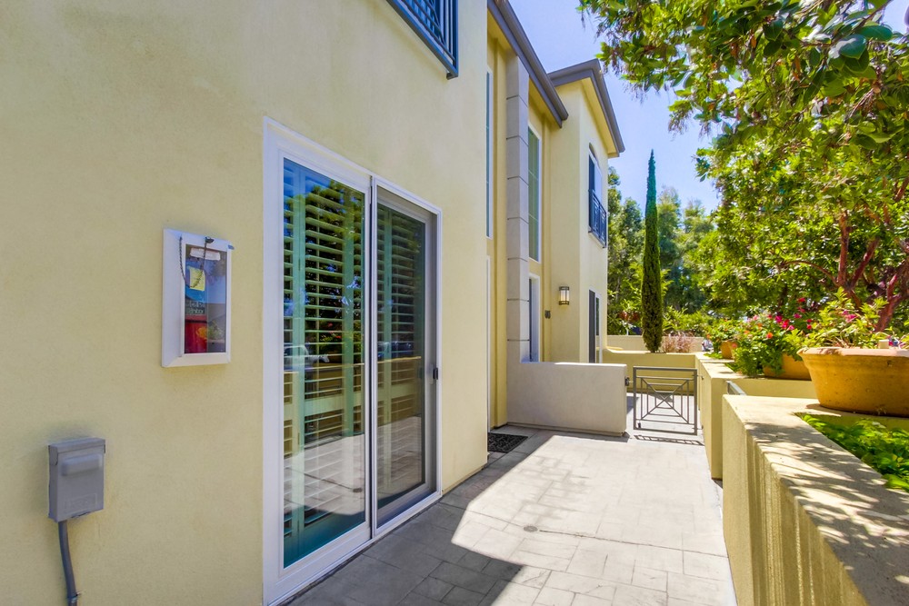 Virtual tour photo 4 of 39 for 4047 1st Ave
