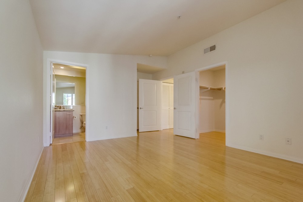 Virtual tour photo 32 of 39 for 4047 1st Ave
