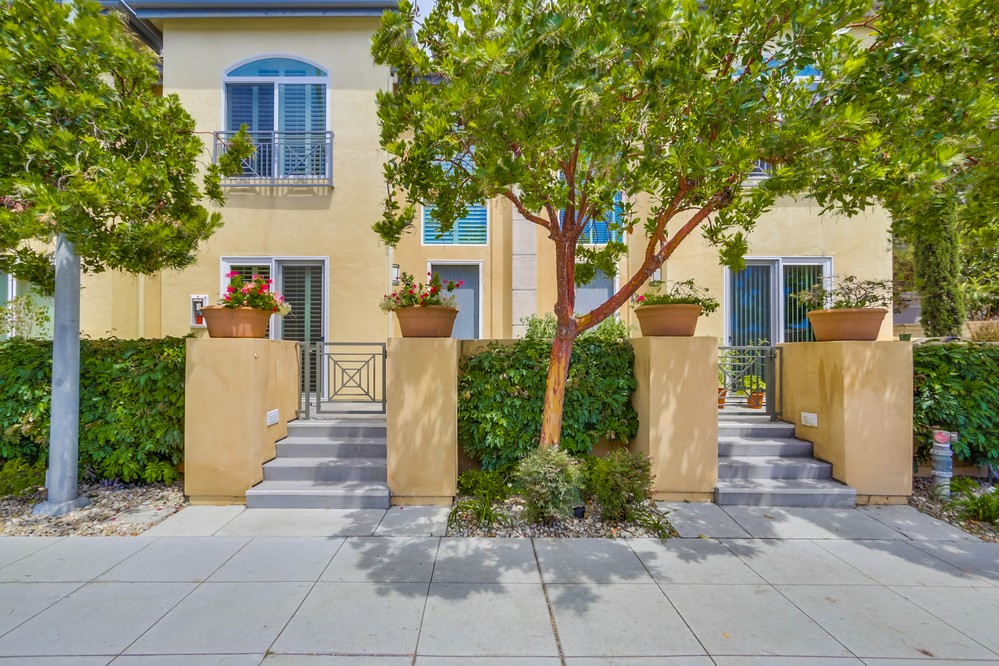 Virtual tour photo 1 of 32 for 4047 1st Avenue
