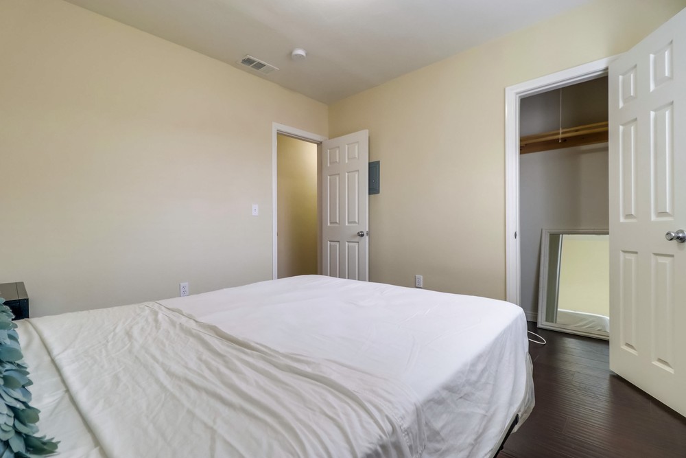 Virtual tour photo 24 of 38 for 4048 Hilltop Dr