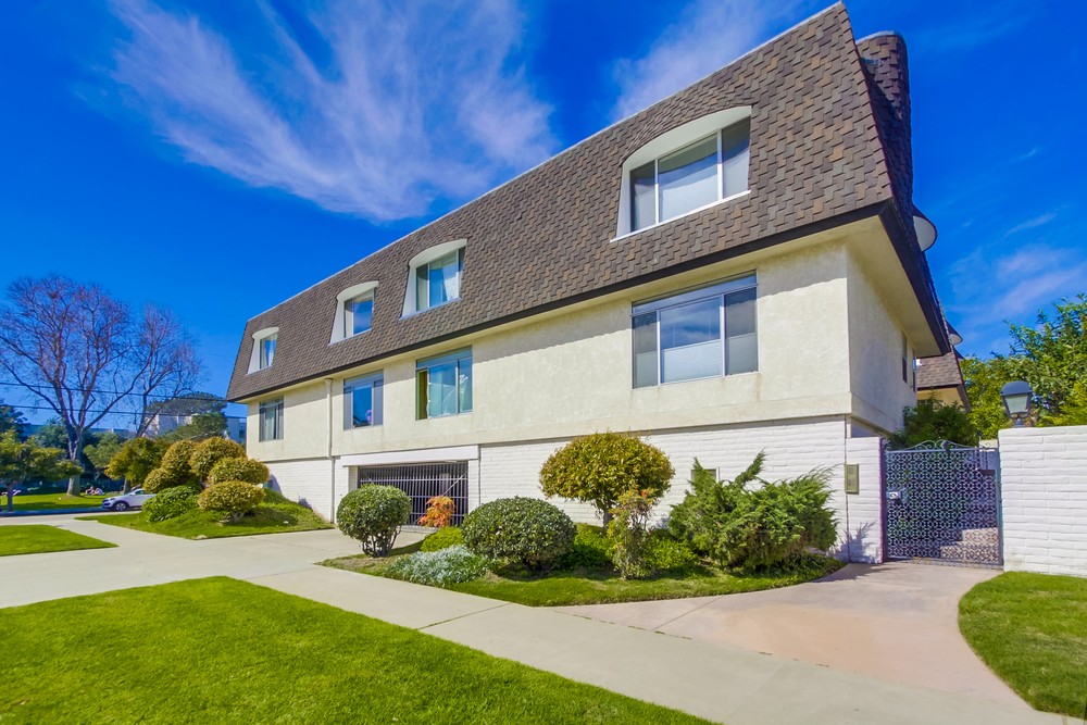 Virtual tour photo 1 of 52 for 4051 Fanuel St