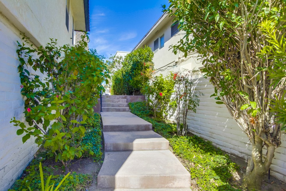 Virtual tour photo 5 of 52 for 4051 Fanuel St