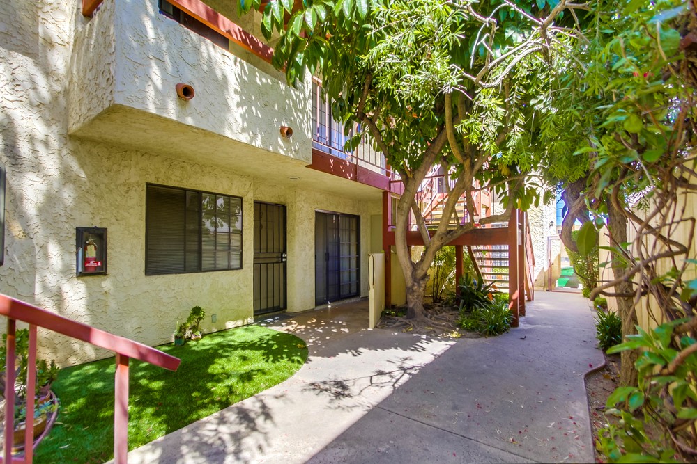 Virtual tour photo 5 of 28 for 4051 Iowa St #5