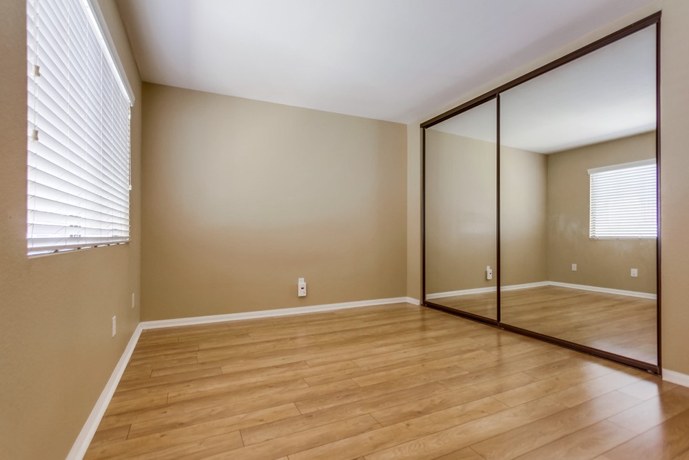 Virtual tour photo 22 of 28 for 4051 Iowa St #5