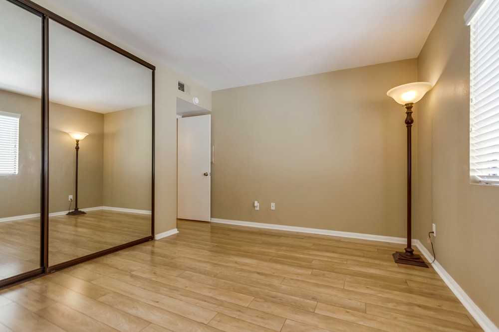 Virtual tour photo 23 of 28 for 4051 Iowa St #5