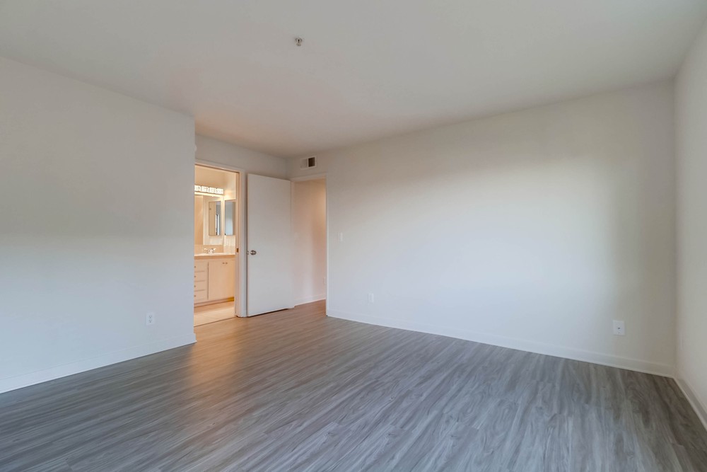 Virtual tour photo 25 of 41 for 4055 Eagle St