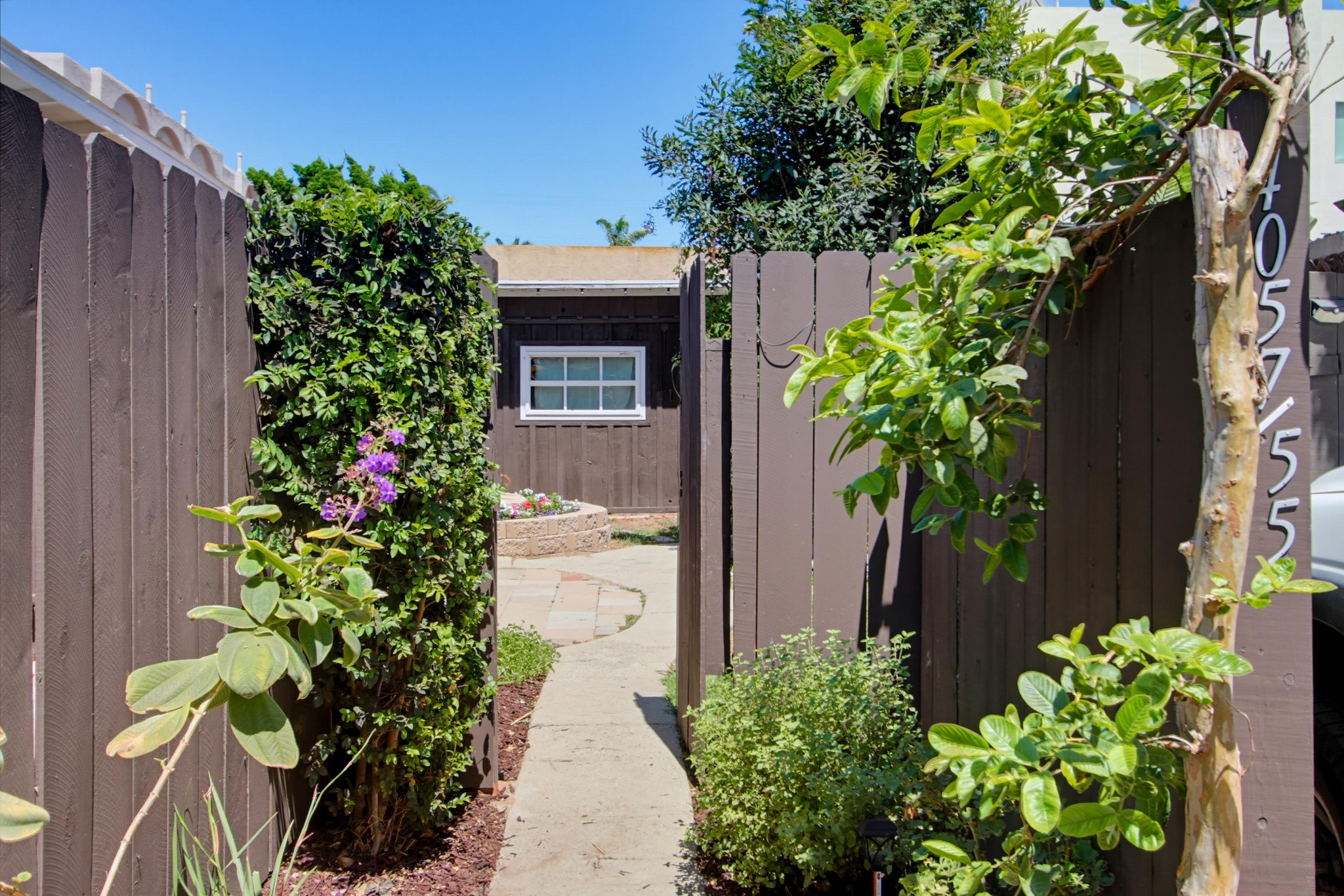Virtual tour photo 3 of 42 for 4055 Gresham St