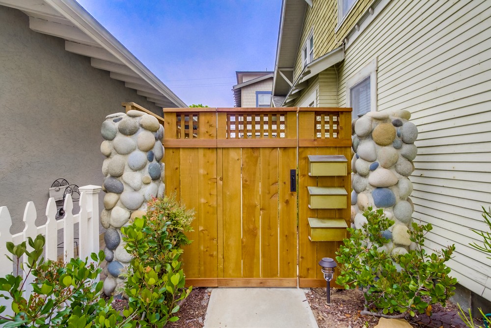 Virtual tour photo 1 of 34 for 4056 Albatross St