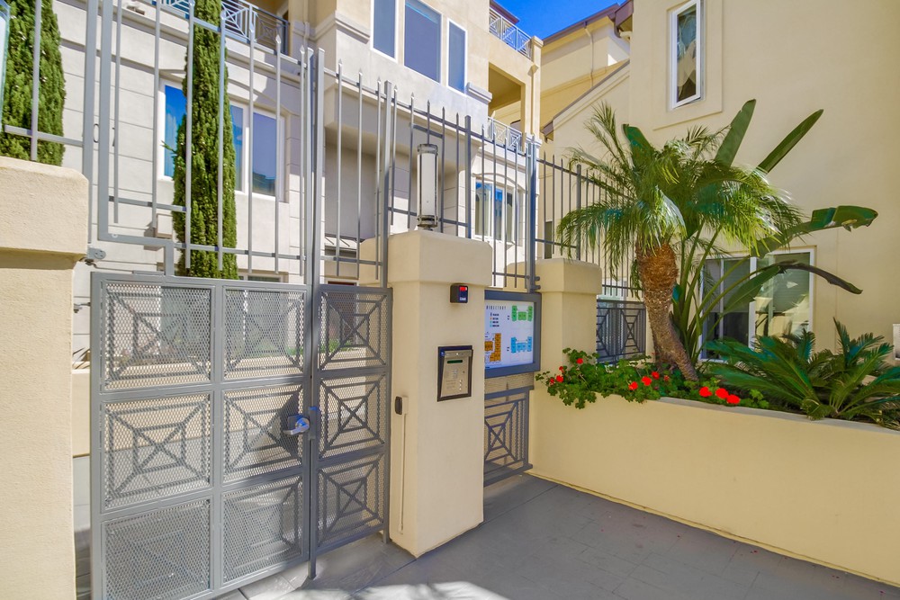 Virtual tour photo 9 of 47 for 4057 1st Ave