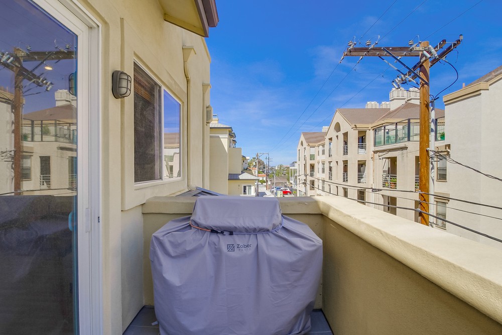 Virtual tour photo 32 of 47 for 4057 1st Ave