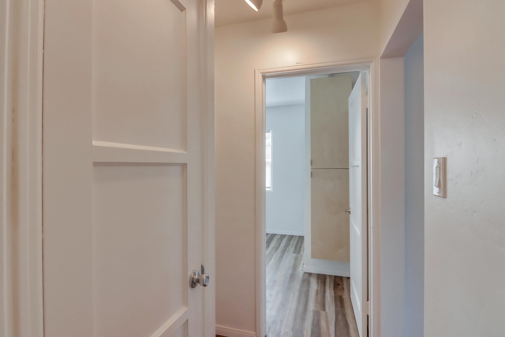 Virtual tour photo 22 of 33 for 4061 Kansas St