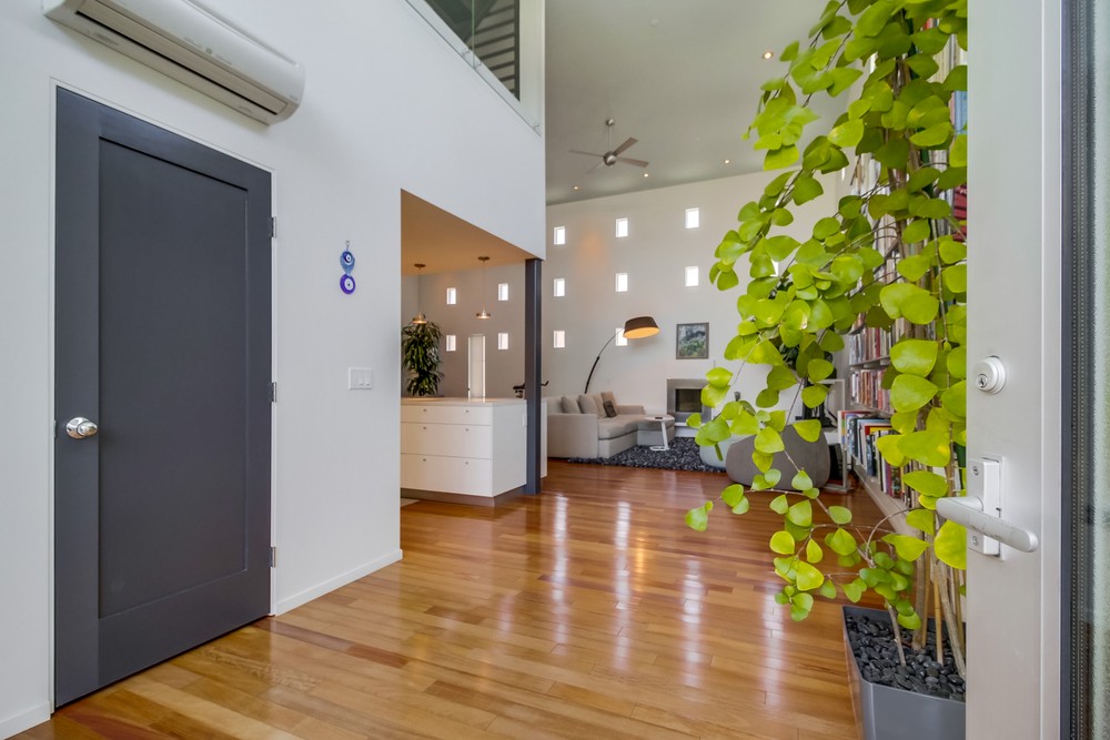 Virtual tour photo 6 of 62 for 4065 Brant St