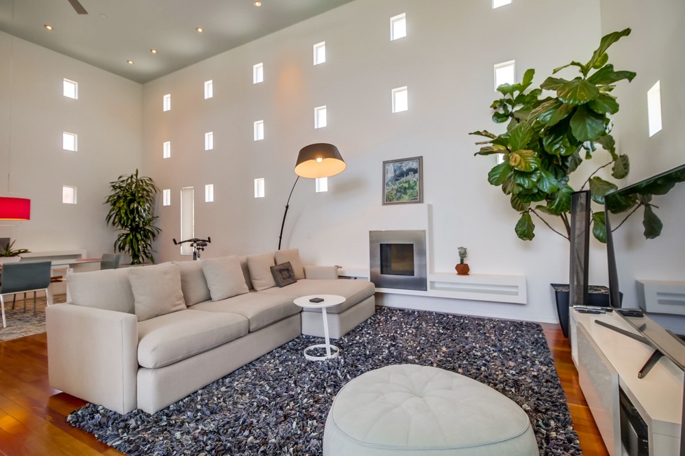 Virtual tour photo 11 of 62 for 4065 Brant St
