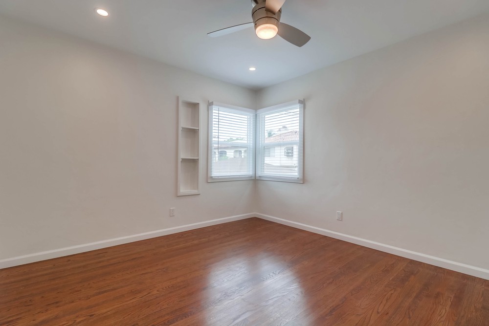 Virtual tour photo 32 of 48 for 4066-4068 30th St
