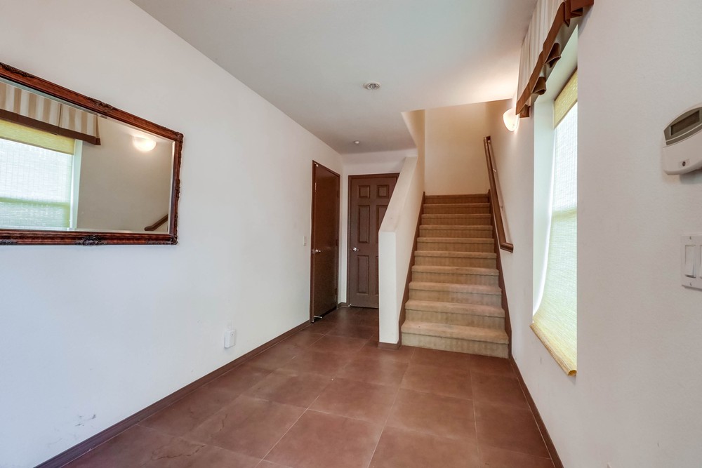 Virtual tour photo 7 of 34 for 4068 Union Square Ln