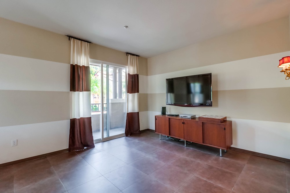 Virtual tour photo 12 of 34 for 4068 Union Square Ln