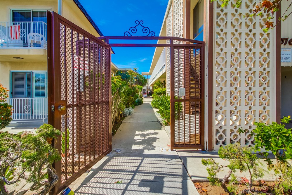 Virtual tour photo 7 of 40 for 4076 Illinois St