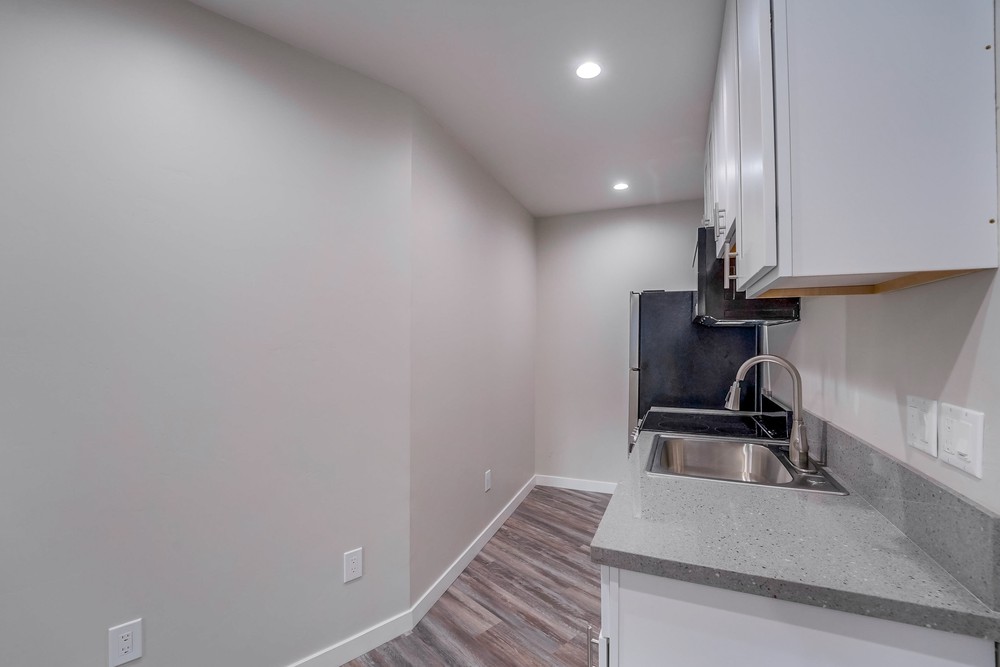 Virtual tour photo 13 of 38 for 4077 48th St