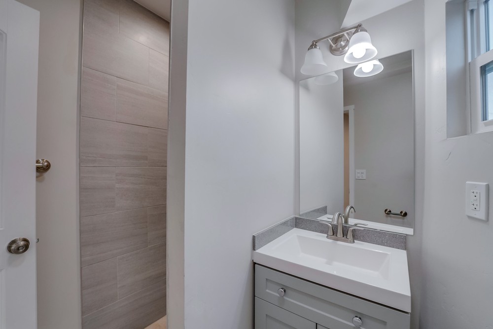 Virtual tour photo 32 of 38 for 4077 48th St
