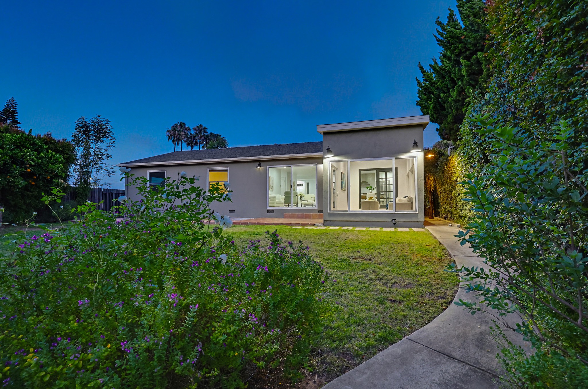 Virtual tour photo 18 of 96 for 4080 Forney Ave