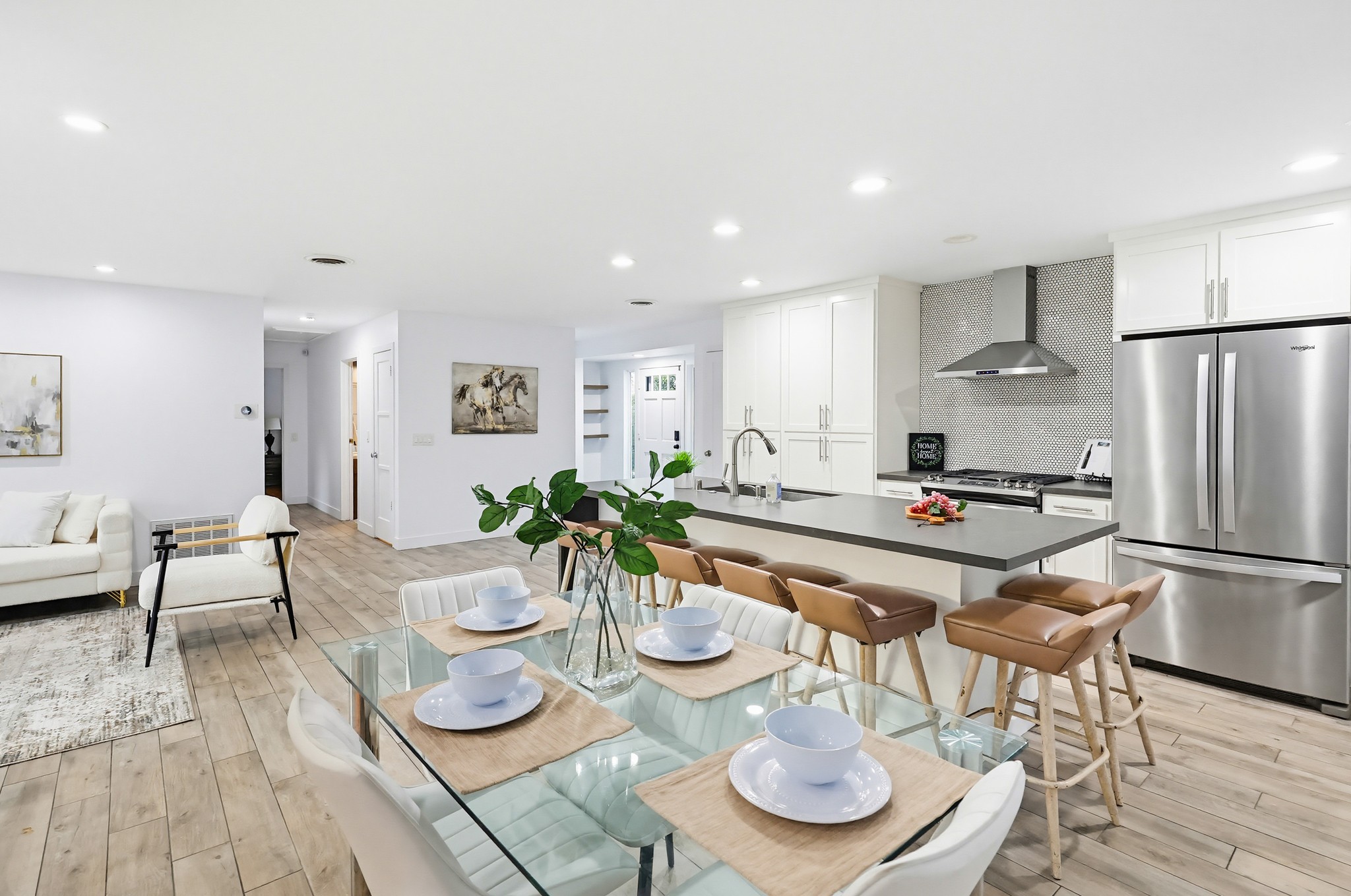Virtual tour photo 31 of 96 for 4080 Forney Ave