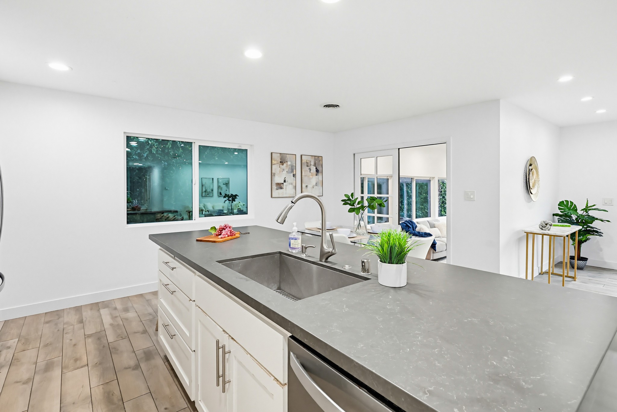 Virtual tour photo 43 of 96 for 4080 Forney Ave