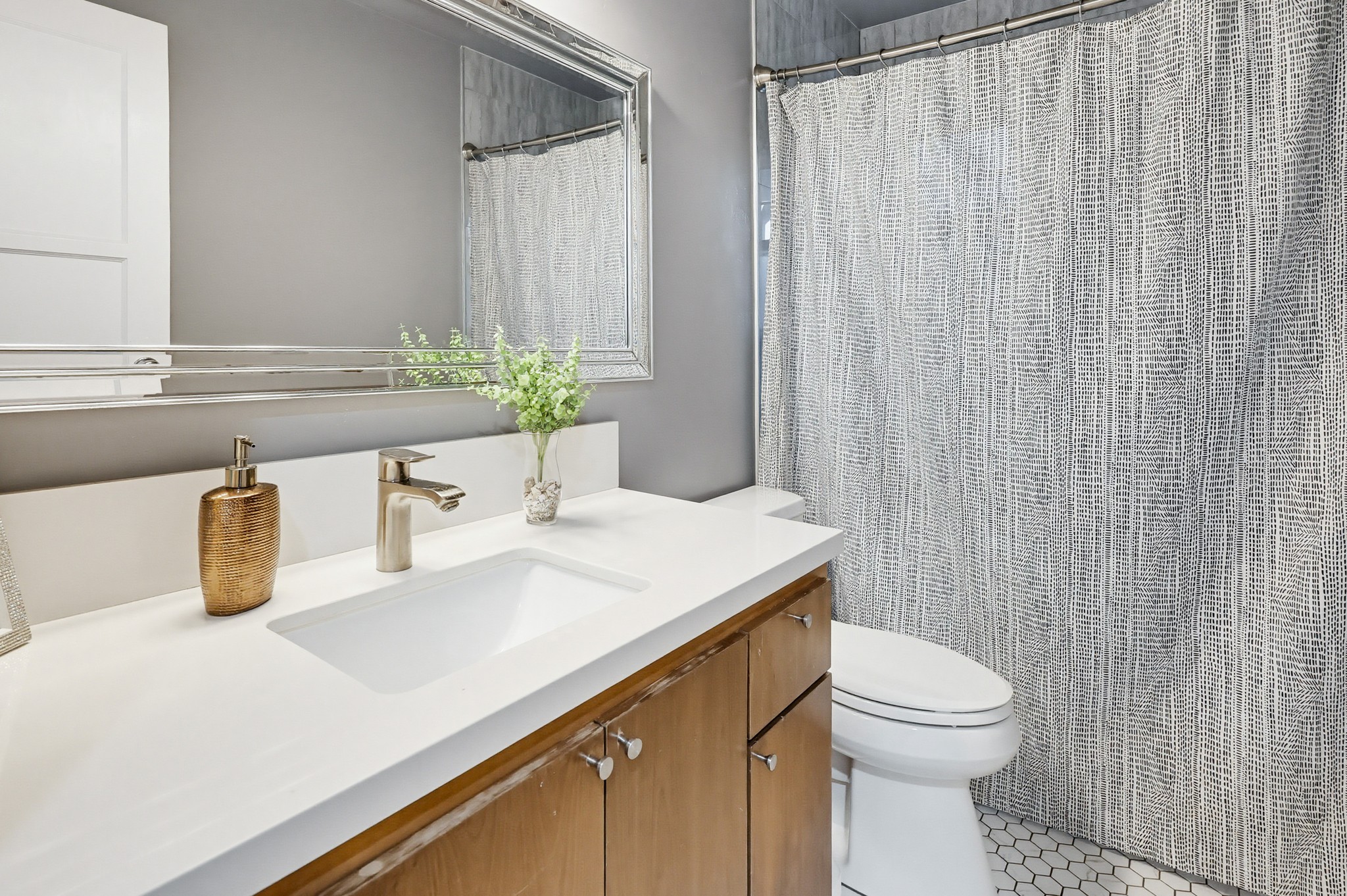 Virtual tour photo 53 of 96 for 4080 Forney Ave