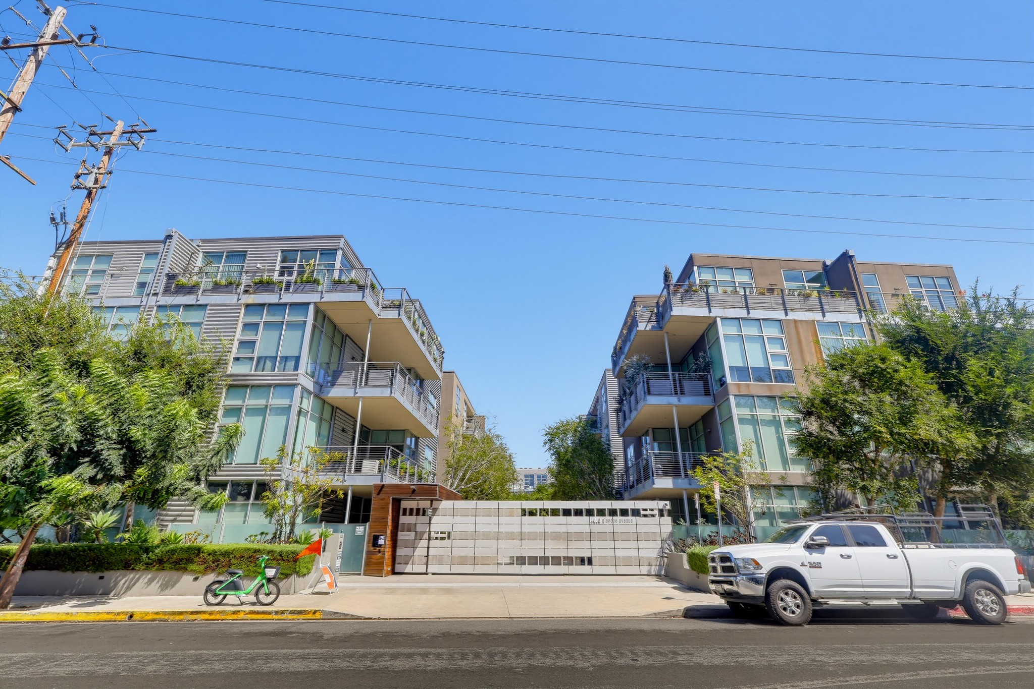 Virtual tour photo 1 of 90 for 4080 Glencoe Ave Unit 408