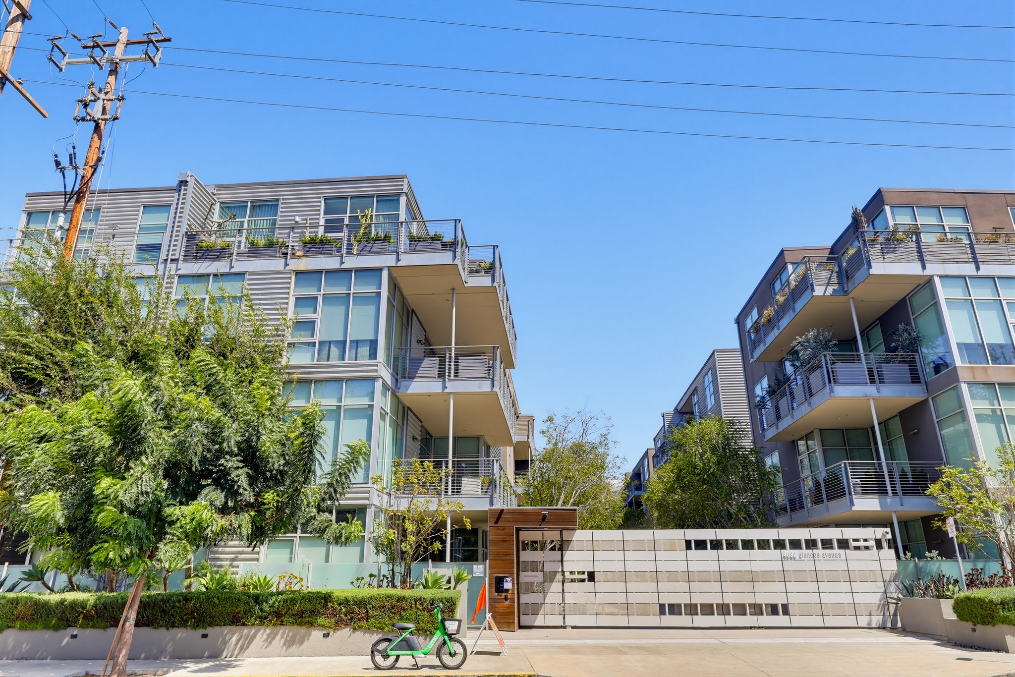 Virtual tour photo 3 of 90 for 4080 Glencoe Ave Unit 408