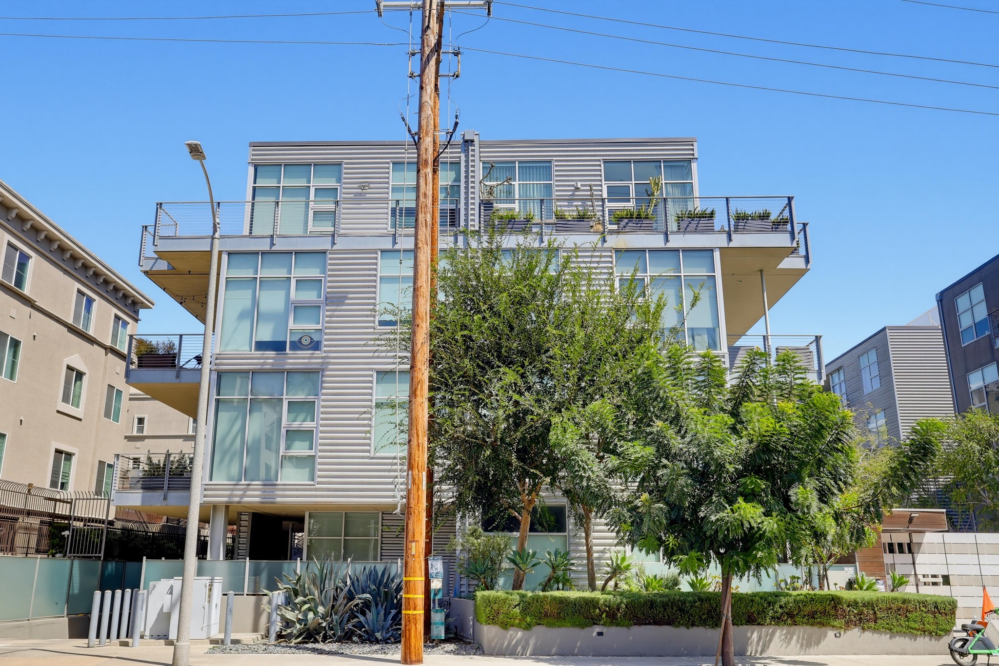 Virtual tour photo 4 of 90 for 4080 Glencoe Ave Unit 408
