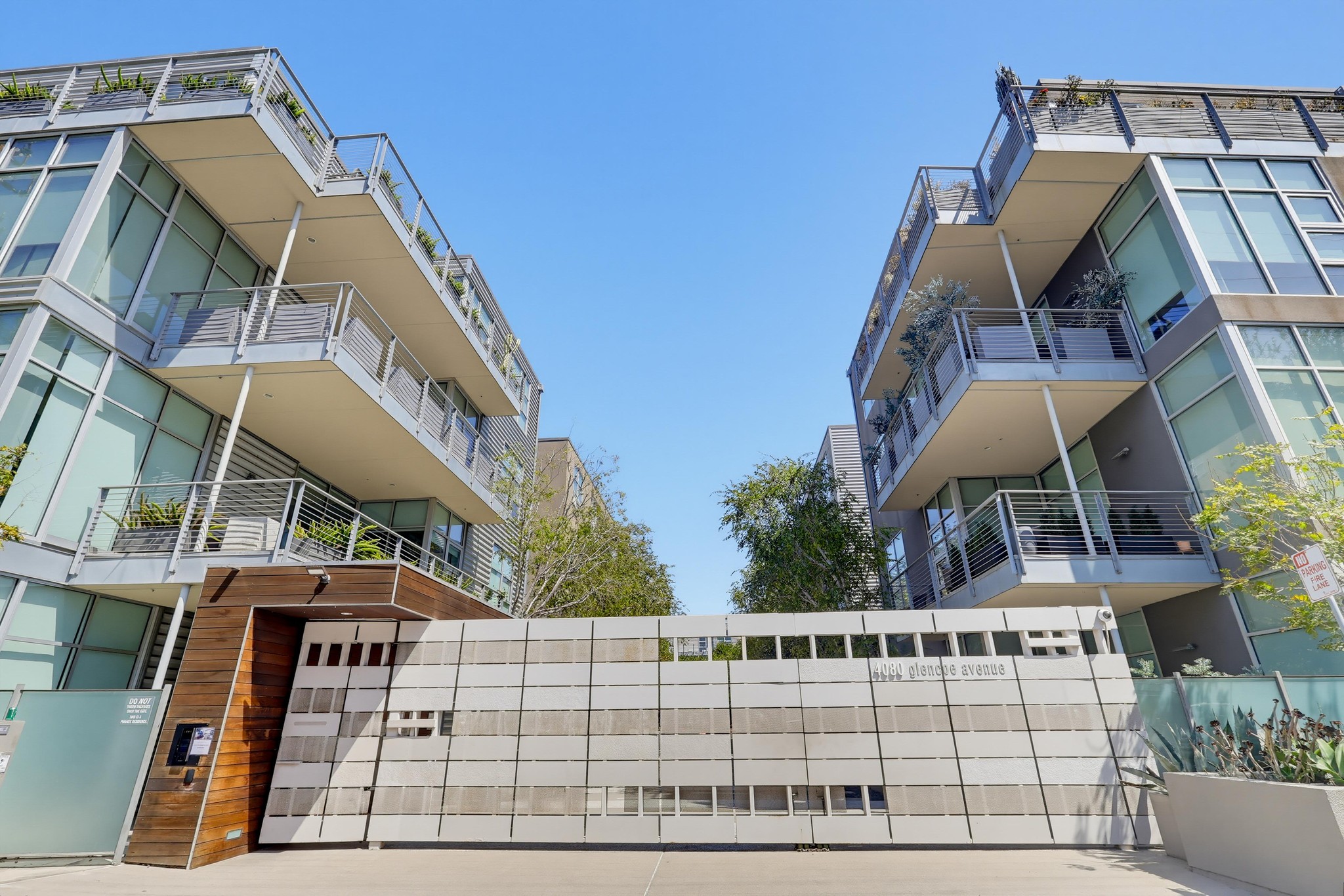 Virtual tour photo 6 of 90 for 4080 Glencoe Ave Unit 408