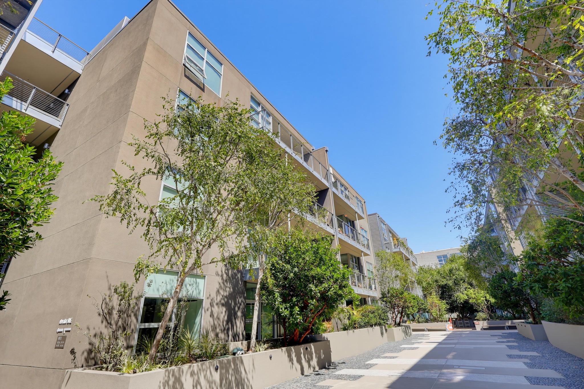 Virtual tour photo 8 of 90 for 4080 Glencoe Ave Unit 408