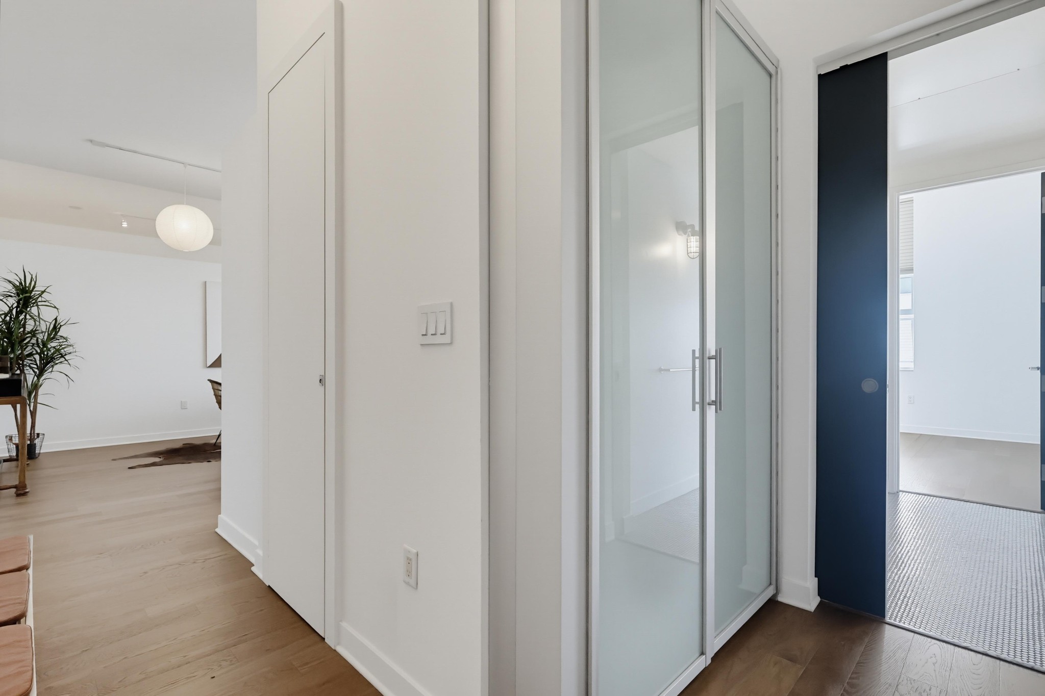 Virtual tour photo 52 of 90 for 4080 Glencoe Ave Unit 408