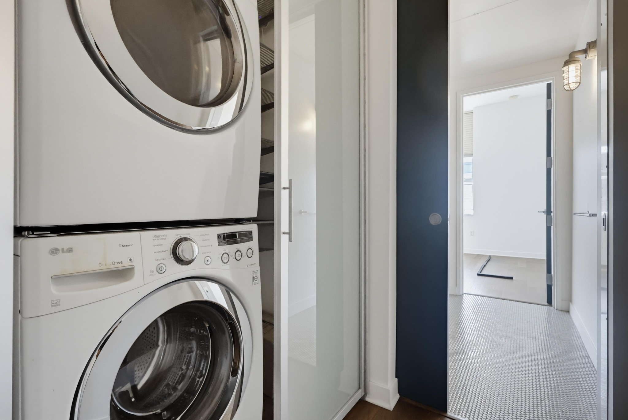 Virtual tour photo 53 of 90 for 4080 Glencoe Ave Unit 408