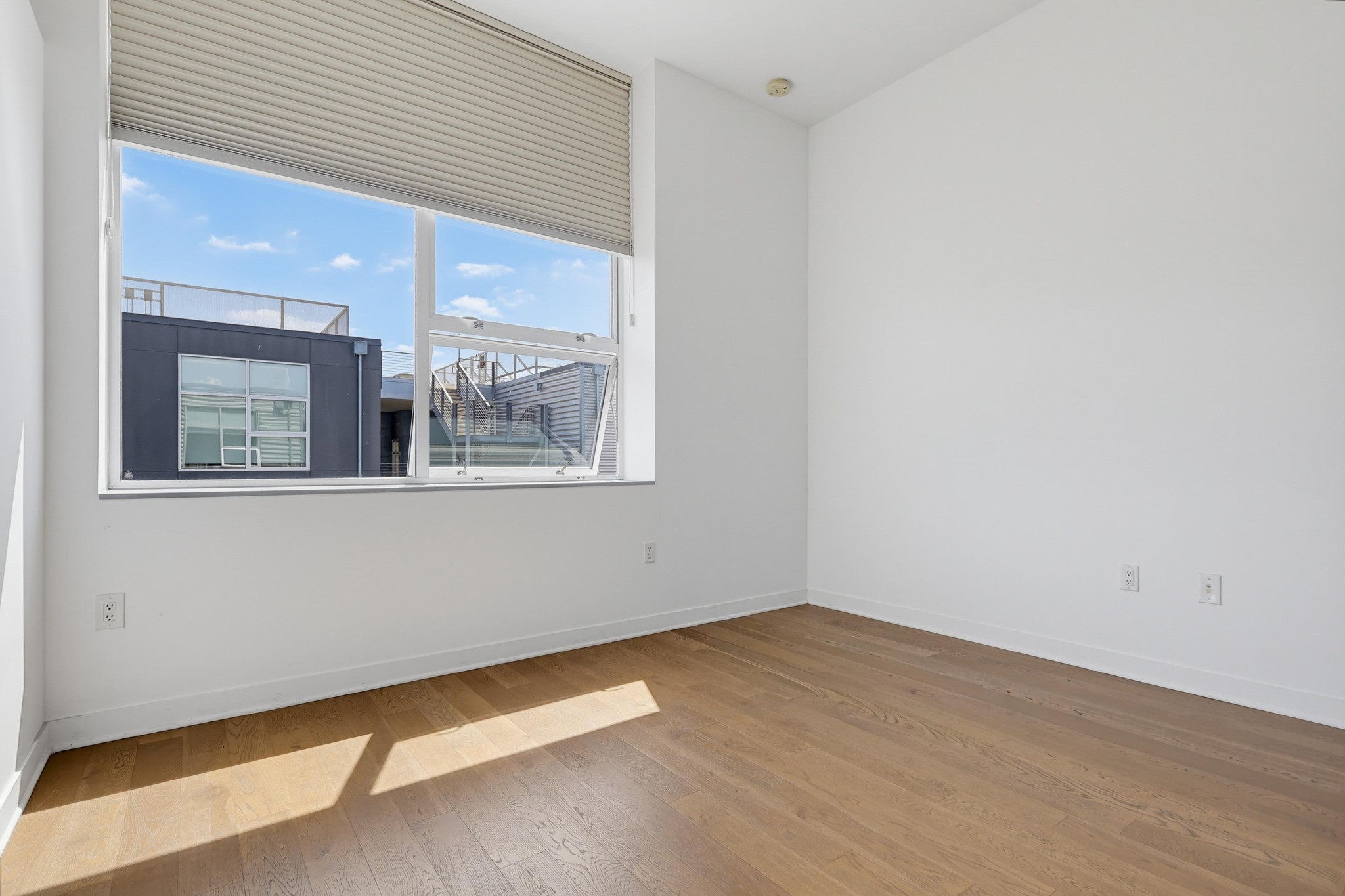 Virtual tour photo 55 of 90 for 4080 Glencoe Ave Unit 408