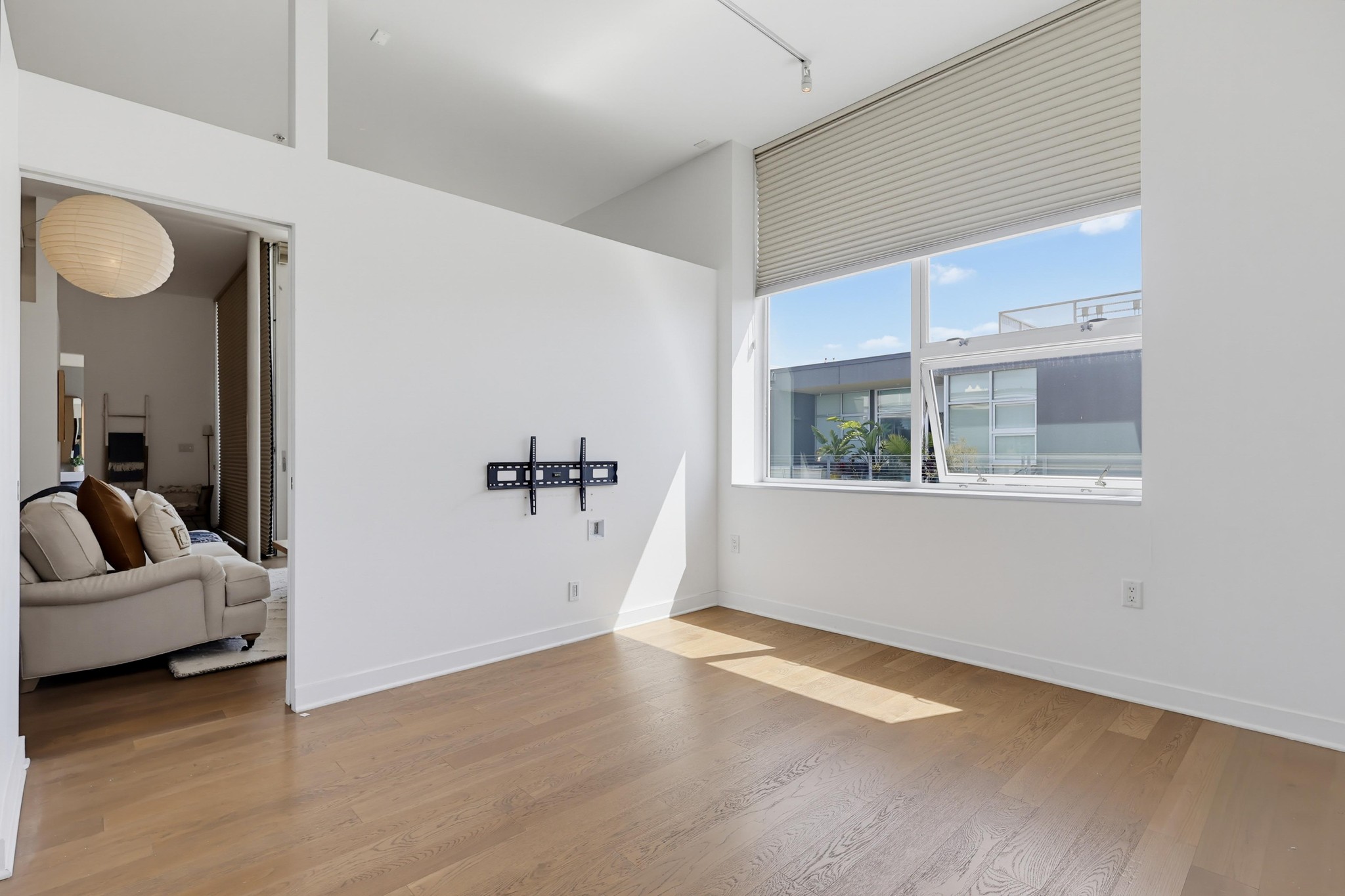 Virtual tour photo 56 of 90 for 4080 Glencoe Ave Unit 408