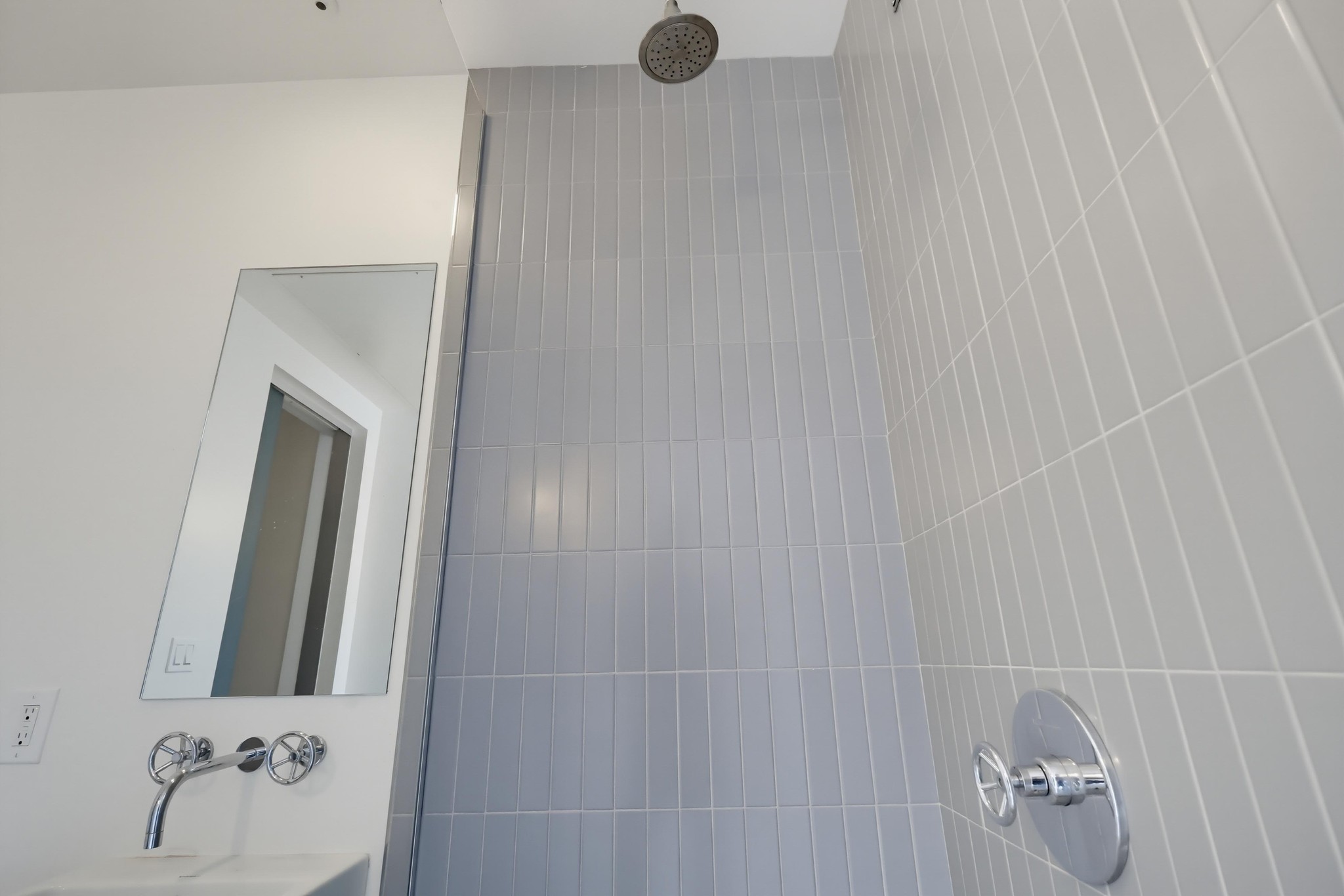 Virtual tour photo 61 of 90 for 4080 Glencoe Ave Unit 408