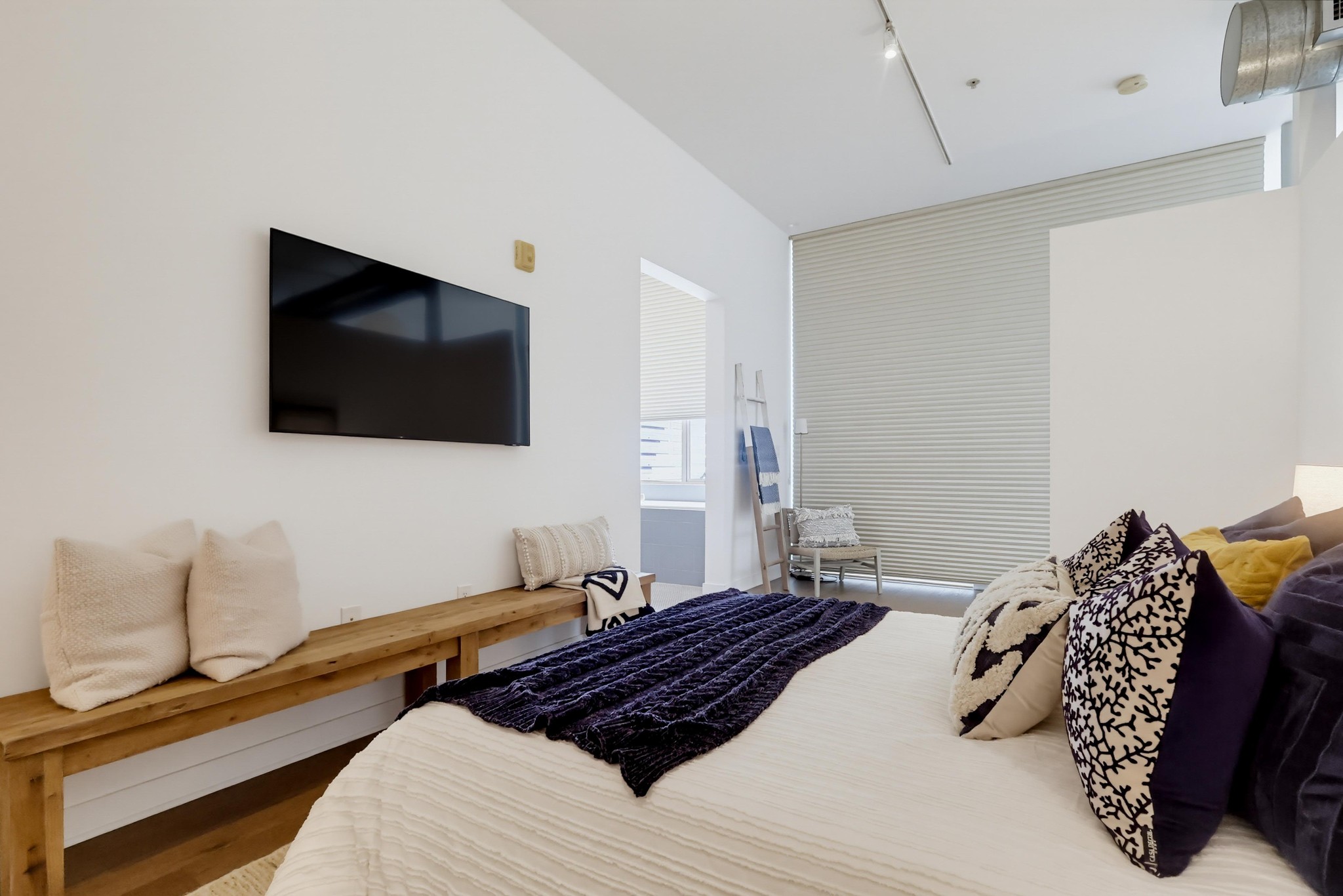 Virtual tour photo 68 of 90 for 4080 Glencoe Ave Unit 408