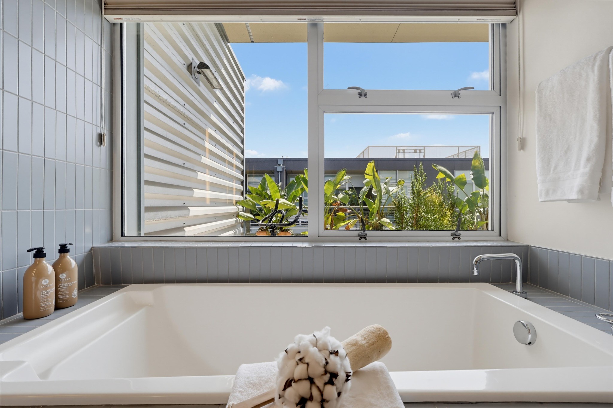 Virtual tour photo 71 of 90 for 4080 Glencoe Ave Unit 408