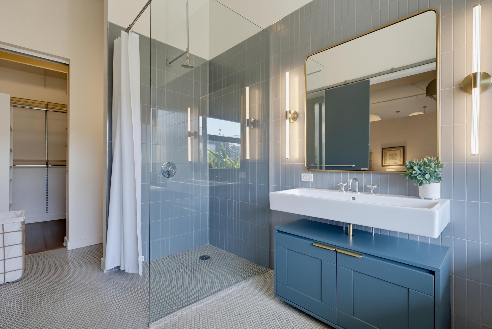 Virtual tour photo 72 of 90 for 4080 Glencoe Ave Unit 408