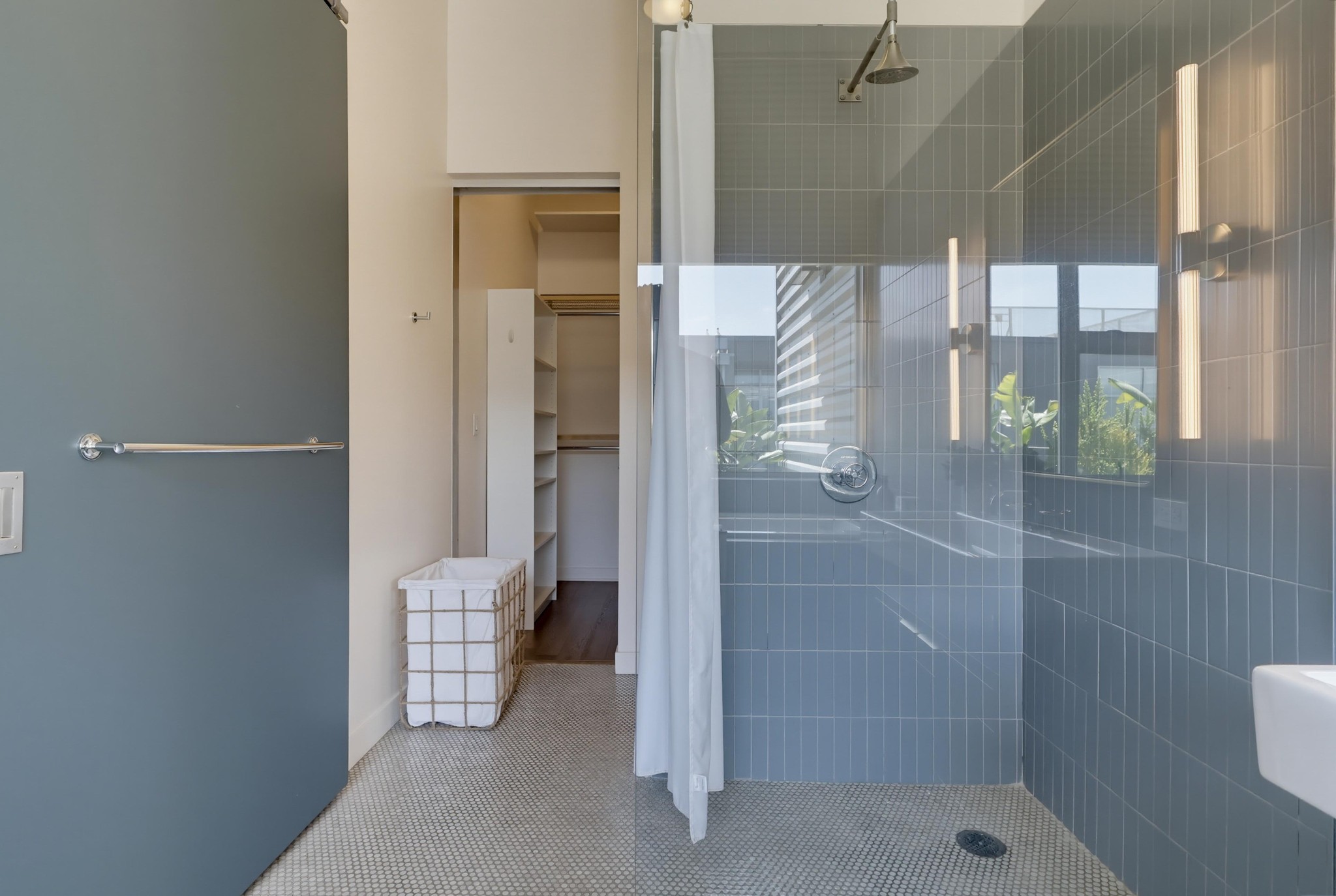Virtual tour photo 73 of 90 for 4080 Glencoe Ave Unit 408