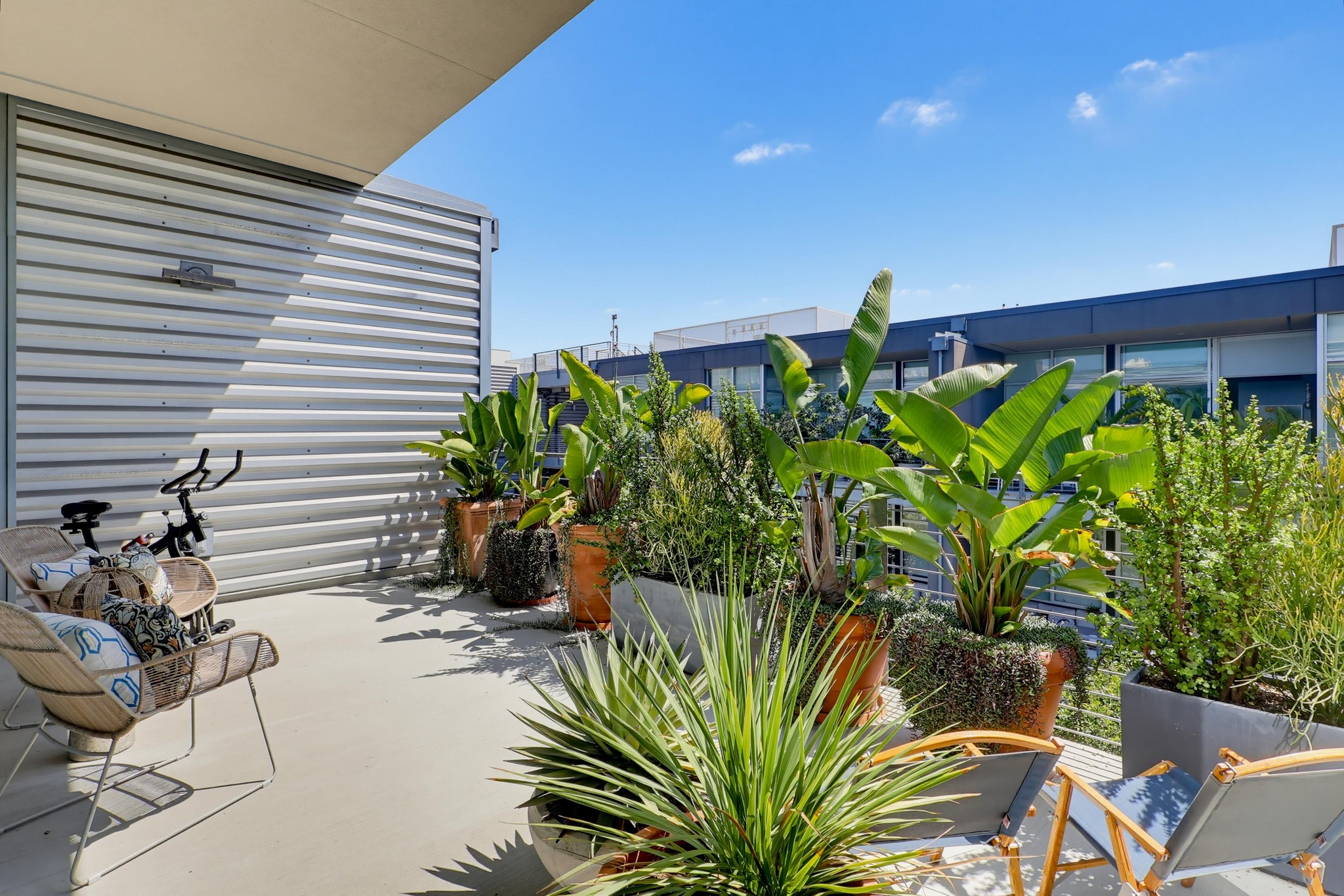 Virtual tour photo 76 of 90 for 4080 Glencoe Ave Unit 408