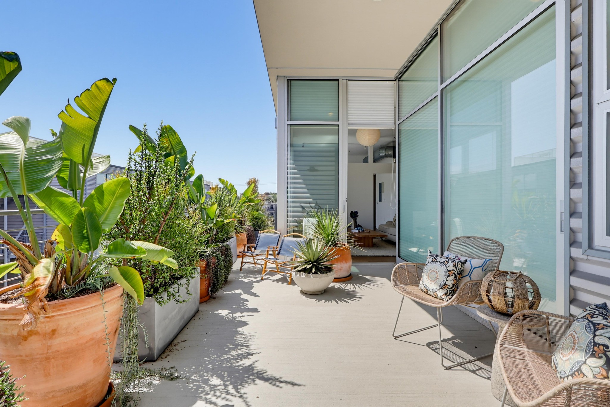 Virtual tour photo 77 of 90 for 4080 Glencoe Ave Unit 408
