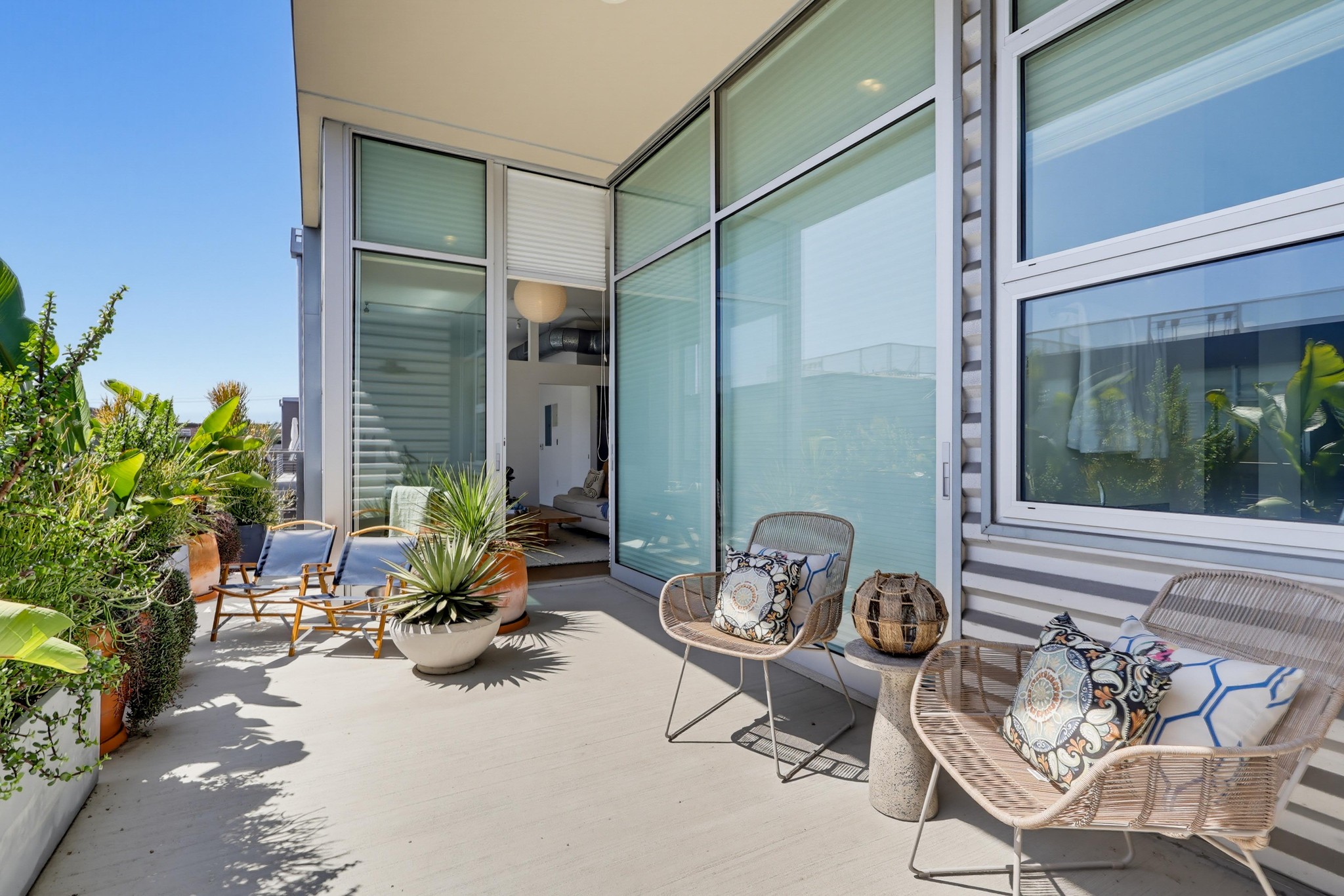 Virtual tour photo 78 of 90 for 4080 Glencoe Ave Unit 408